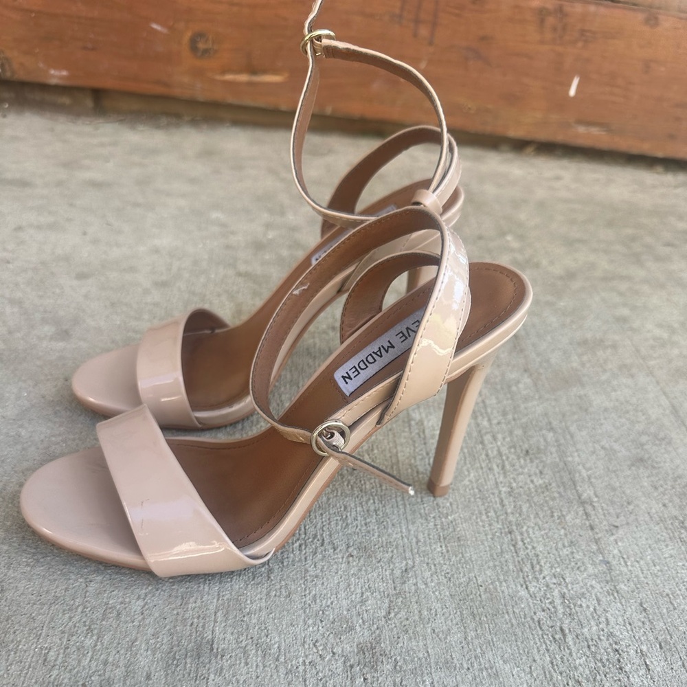 Tan opened toed pumps